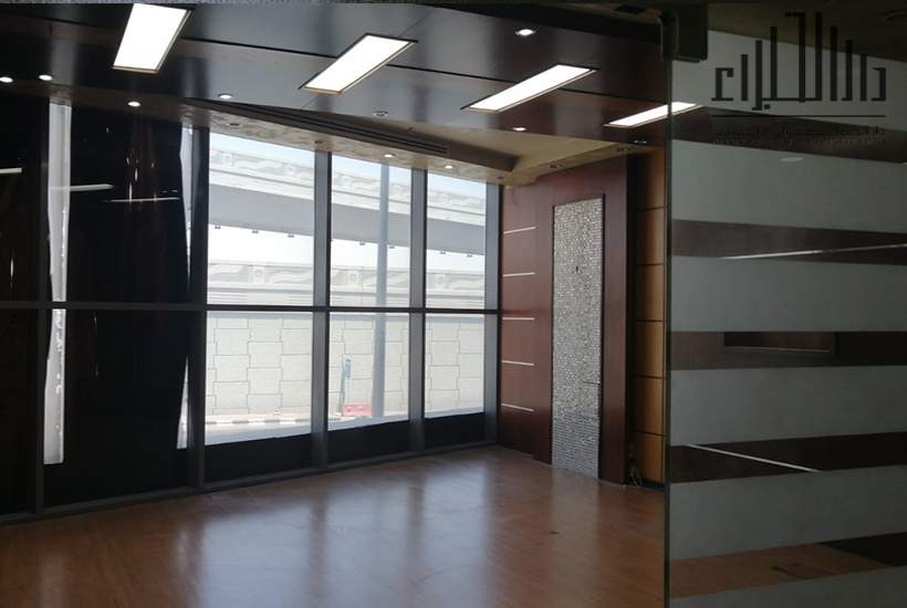 مكتب للإيجار في موقع رئيسي - A1